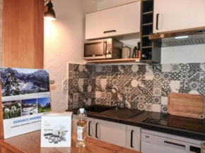 Beau T2 rénové au pied des pistes à Montgenèvre, avec balcon et équipements tout confort - FR-1-266-161